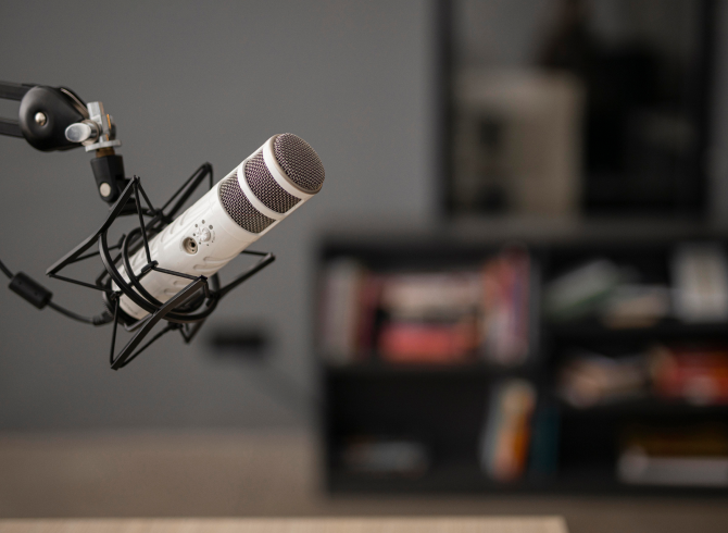 side-view-radio-microphone-with-copy-space 1